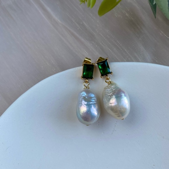 Fresh water pearl earrings/ Huge baroque tear drop round pearls/ Stud zi… - Picture 6 of 6